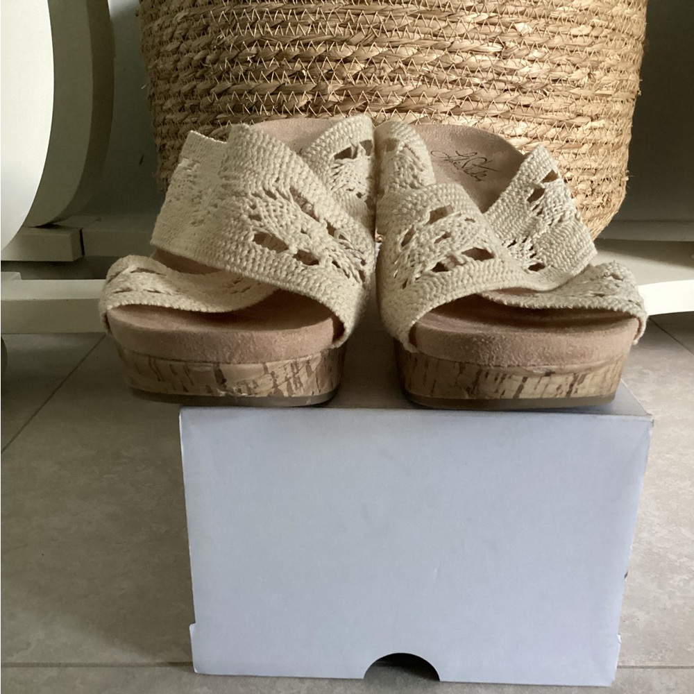 Life Stride Donna macramé wedge sandals EUC Sz 7 cork heel cushion footbed - Picture 9 of 11